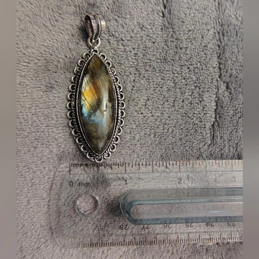 Marquis Labradorite And Silver Pendant - Picture 7 of 7